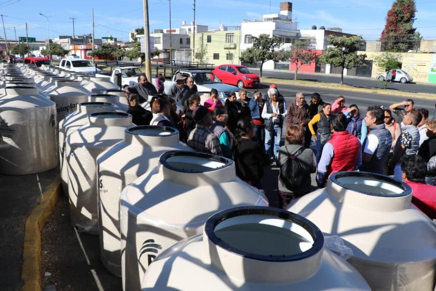 Entrega Secretaría de Bienestar, mil contenedores de Agua en la&nbsp;Capital.