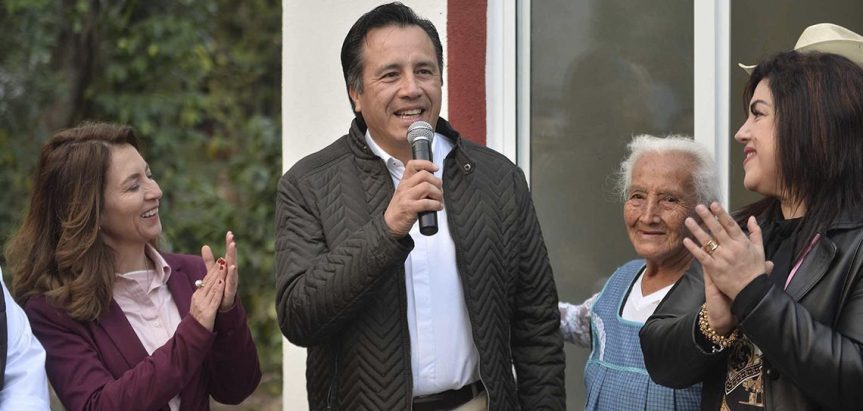 Familias de Chiltoyac son beneficiadas con vivienda digna: Gobernador Cuitláhuac&nbsp;García.