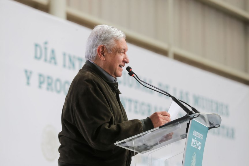 AMLO se compromete a acabar con&nbsp;feminicidios